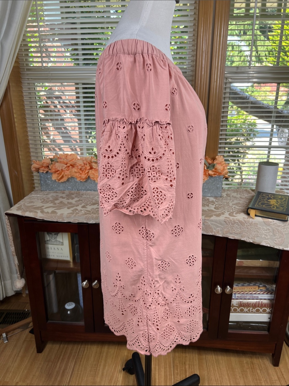 Madewell Eyelet Off-the-Shoulder Dress Dusty Rose Pink Lace Scalloped Size 6 - Picture 5 of 8